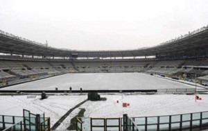 sport_calcio_italiano_neve_stadio_torino