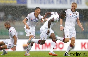 Foto LaPresse - Spada 13 settembre 2015 Verona ( Italia) Sport Calcio Hellas Verona - Torino Campionato di Calcio Serie A TIM 2015 2016 - Stadio " Bentegodi " Nella foto: acquah esultanza dopo gol 2-2 Photo LaPresse - Spada 13 09 2015 Verona ( Italy) Sport Soccer Hellas Verona - Torino Italian Football Championship League A TIM 2015 2016 - " Bentegodi " Stadium  In the pic: acquit celebrate after scoring 2-2